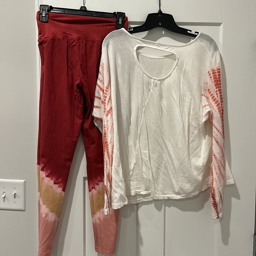 Two piece set - Picture 2 of 2